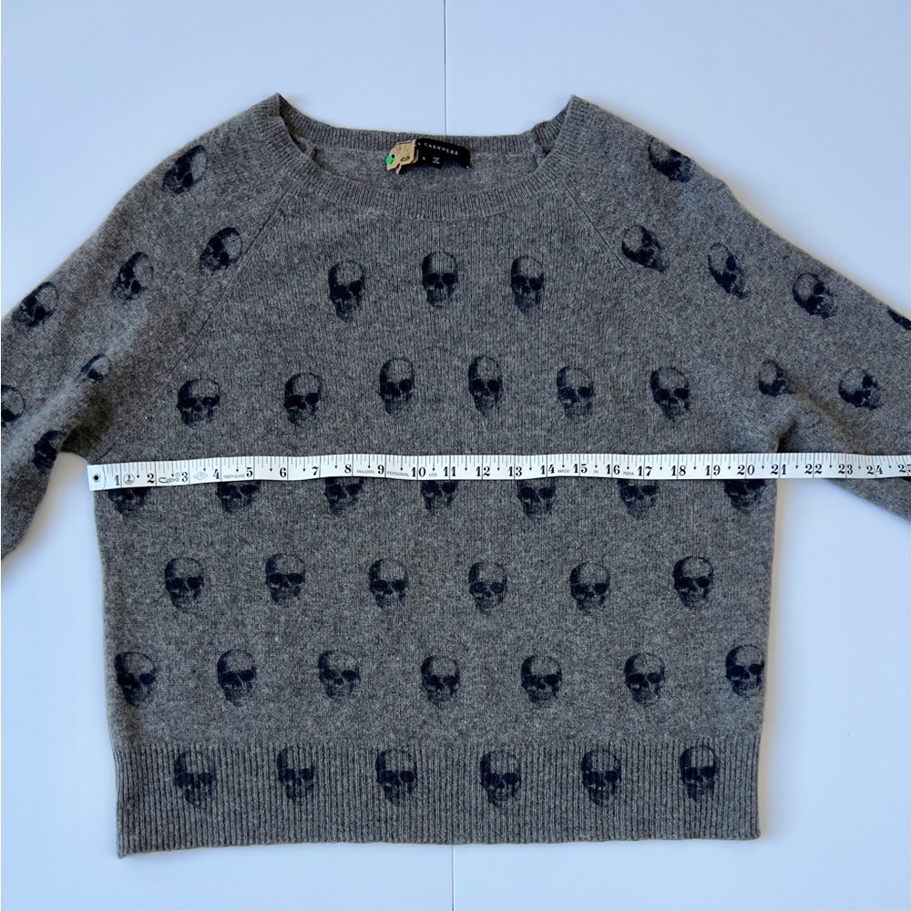 Gray Skull Pattern 100% wool Sweater - Picture 6 of 7